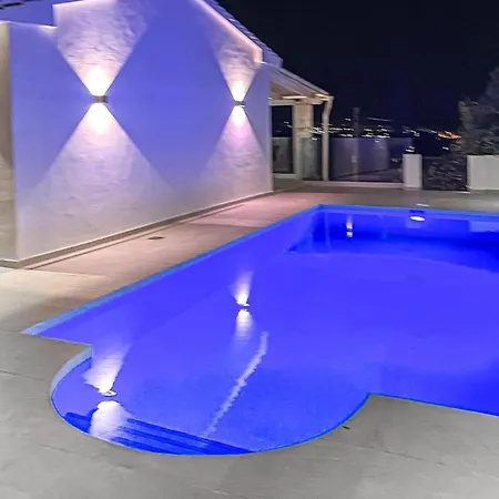 Pet Friendly In With Swimming Pool 度假居