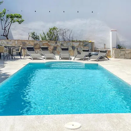 Pet Friendly In With Swimming Pool 度假居 *